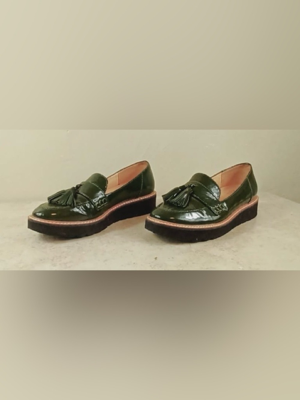 Women’s Naturalizer Patent Green Loafer. 6M - Picture 3 of 6
